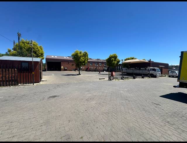 1,625M² WAREHOUSE FOR SALE IN RAND LEASE